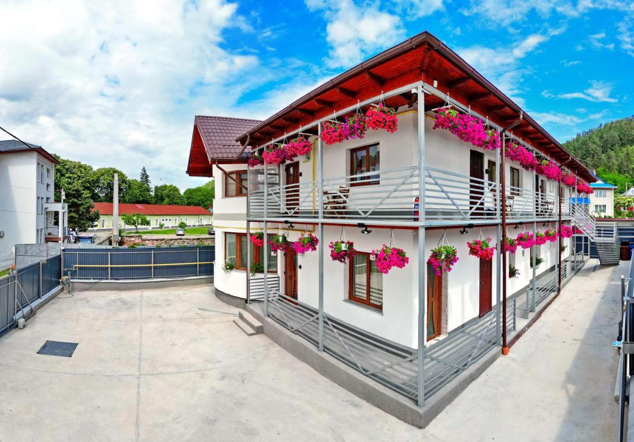 Vaias Aparts Targu Neamt ภายนอก รูปภาพ