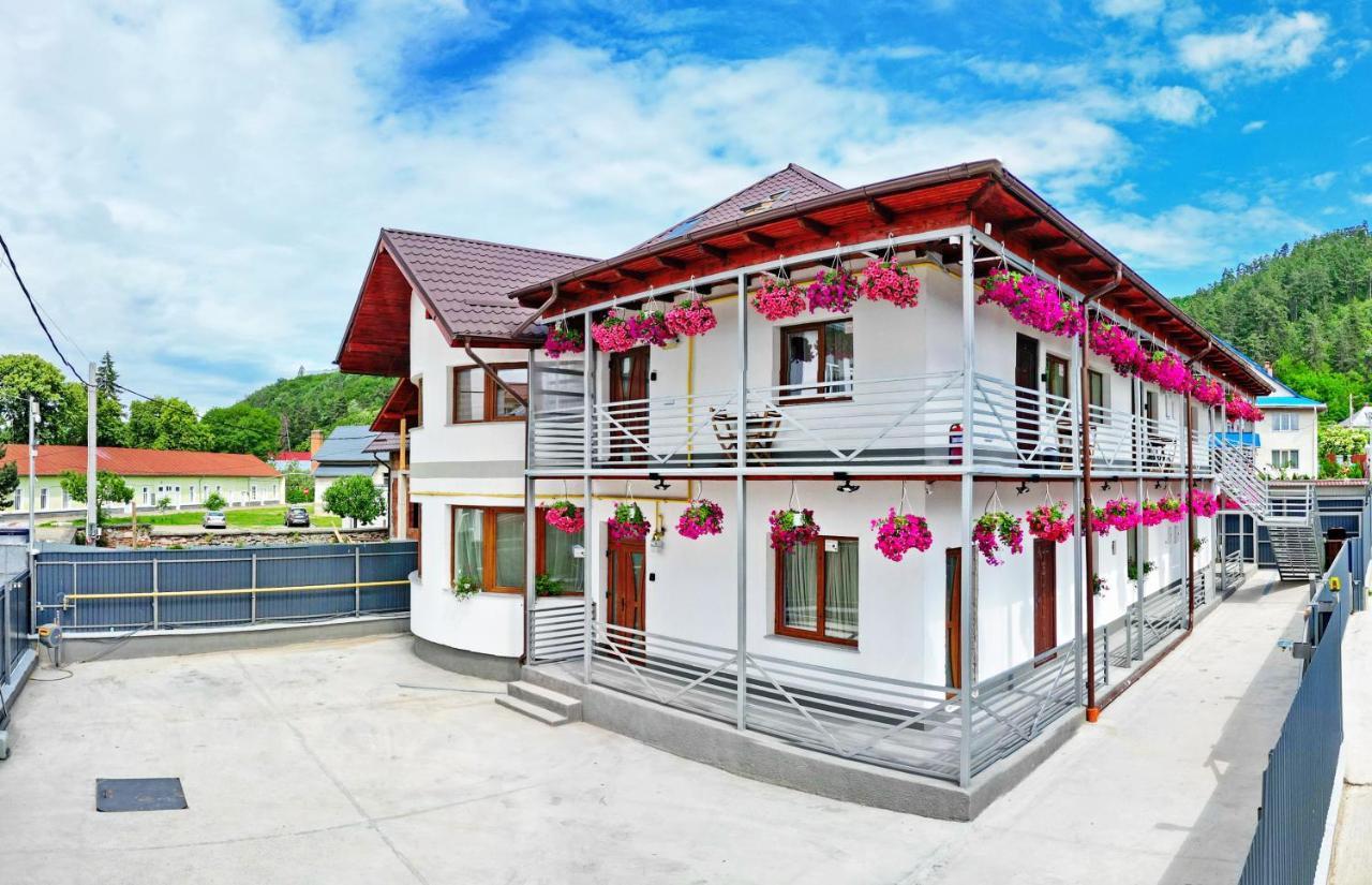 Vaias Aparts Targu Neamt ภายนอก รูปภาพ