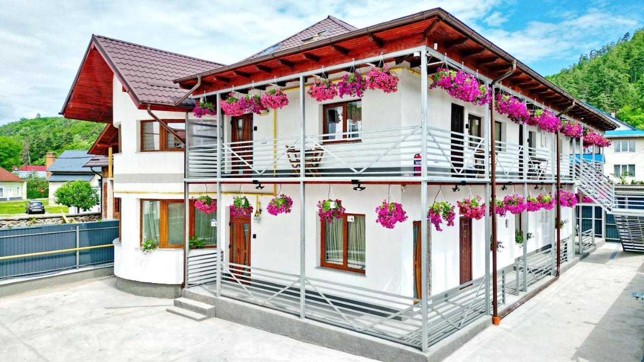 Vaias Aparts Targu Neamt ภายนอก รูปภาพ